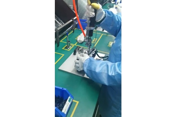深圳客户采购一诺Motive小型无刷电动起子用于工厂流水线锁付螺丝